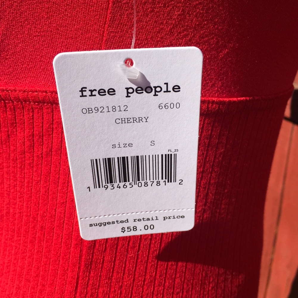Red top - Picture 7 of 8
